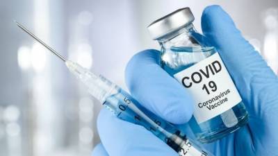 Попова: При вакцинации от коронавируса следует исключить алкоголь на 54 дня