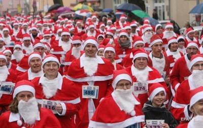 В Германии Санта-Клаусы провели праздничный забег - korrespondent.net - Германия