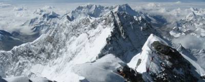 Китай и Непал увеличили высоту Эвереста почти на метр