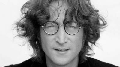 Ринго Старр призвал все радиостанции мира почтить память Джона Леннона