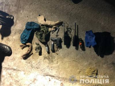 На Киевщине преступник бросил гранату и обстрелял полицейских