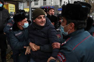 Армянская оппозиция призвала граждан прекратить протесты