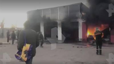 Баллоны взорвались в горящей автомастерской в Санкт-Петербурге