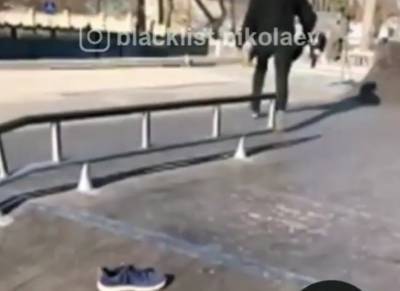 Житель Николаева открыл стрельбу по детям в скейт-парке: Видео