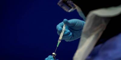 В РФ заявили, что готовы производить свою вакцину от коронавируса на территории Украины, а одна компания уже «наладила выпуск»