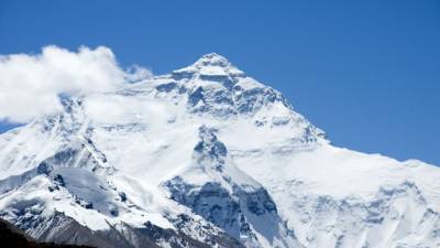 Эверест стал выше почти на 90 сантиметров