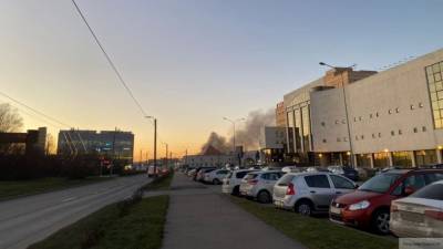 Пожар на Мебельной улице в Петербурге тушат по второму номеру сложности