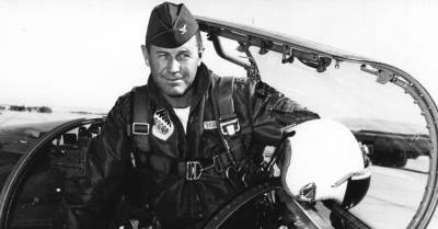 Умер пилот Чак Йегер, первым преодолевший звуковой барьер