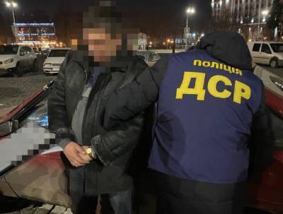 Не призовут за $1 тыс: В Харькове военкома поймали на взятке