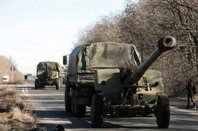 На Донбассе оккупанты перебросили к передовой танки и артиллерию