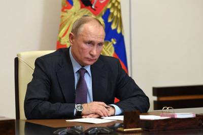 Владимир Путин подписал законы о приоритете Конституции над международными договорами
