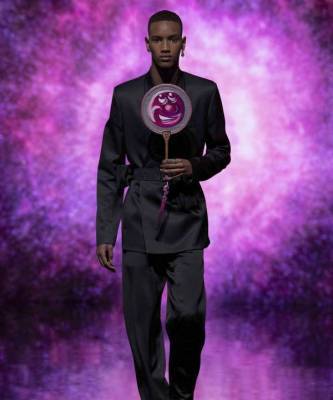 В масштабах галактики: Dior Men&apos;s Fall 2021