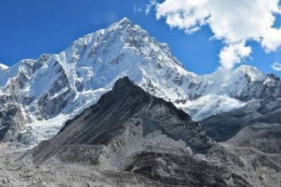 Эверест официально увеличился почти на метр