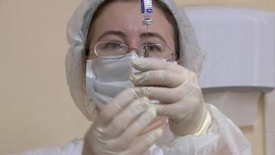 Масштабная вакцинация от коронавируса идет по всей России