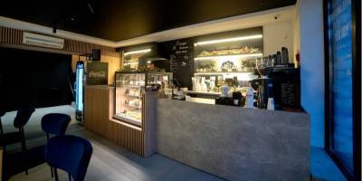 С боулами и десертами. В Киеве открылась первая муниципальная кофейня в Украине