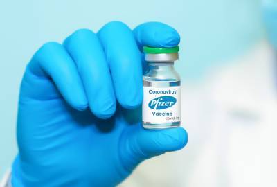 Названа эффективность и побочные эффекты COVID-вакцины Pfizer – СМИ