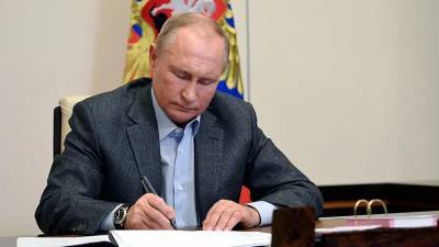 Путин подписал закон о федеральном бюджете на 2021-2023 годы