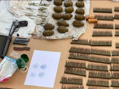 Полиция задержала группу военнослужащих ВСУ, которые торговали оружием из зоны ООС