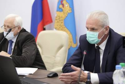 Возможность продавать лекарства в ФАПах обсудили псковские депутаты