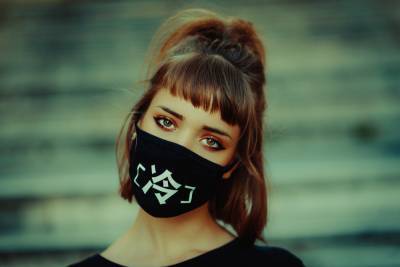 Как выбрать защитную маску: 15 вариантов с оригинальным принтом – фото