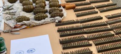 Военные на Украине сбывали автоматы и взрывчатку