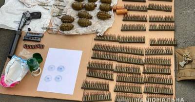 Полиция задержала военных, которые торговали оружием из ООС