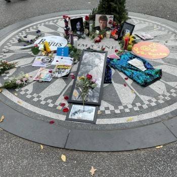 Память Джона Леннона почтили в Центральном парке Нью-Йорка