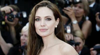 «Люди часто не видят насилие»: Анджелина Джоли эмоционально обратилась к женщинам, которые опасаются абьюза в семье