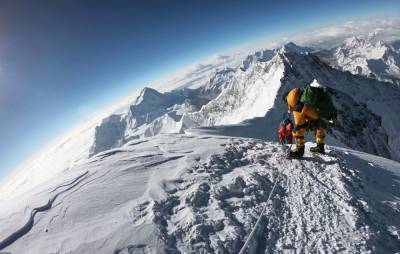 Эверест оказался выше, чем принято считать: геодезисты завершили давний спор