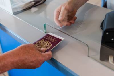 Британцы с не обновленными паспортами не смогут въезжать в ЕС
