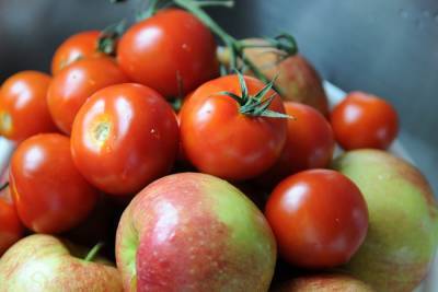​Россия нашла, как ответить Азербайджану на Карабах - введен запрет на ввоз яблок и томатов
