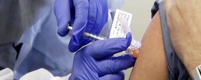 В США шесть человек погибли во время испытаний вакцины от COVID-19