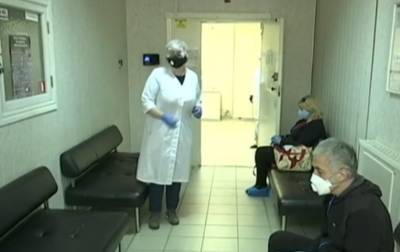 Платят 300 тысяч в месяц: Польша начала переманивать украинских врачей в разгар пандемии