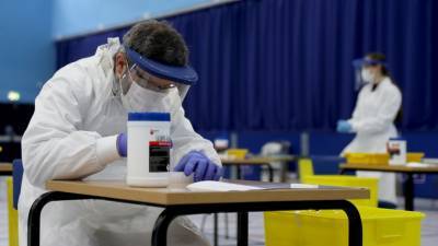 В Британии за сутки выявили более 12 тысяч случаев коронавируса