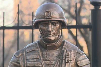 Памятник «Вежливым людям» открыли в Чите в День Героев Отечества