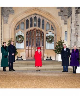 Все в сборе: Елизавета II, герцоги Кембриджские и другие члены королевской семьи встретились в Виндзорском замке
