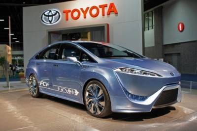 В Японии начались продажи новой версии Toyota на водороде