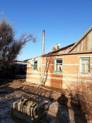 В Астраханской области 21 человек тушили два крупных пожара