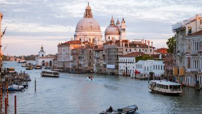 В Венеции вода обошла систему защиты от наводнений и снова затопила улицы