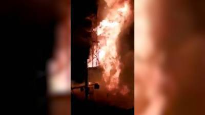 Пожар на нефтяной скважине под Оренбургом попал на видео