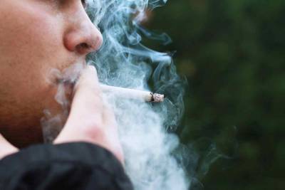 С 1 января в России вводится запрет на курение в вузах и больницах