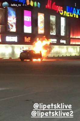 BMW X6 горел на парковке у «Ривьеры»