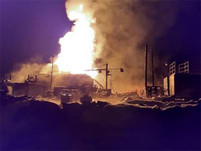 Факел высотой 25 метров: В Оренбургской области тушат пожар на нефтяной скважине