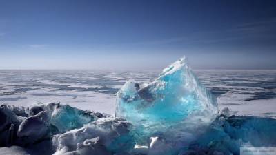 Провалившуюся под лед машину с четырьмя трупами нашли в Казахстане