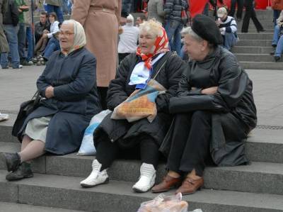 В России 25% считают стариков обузой для молодых. В Индии — 54%