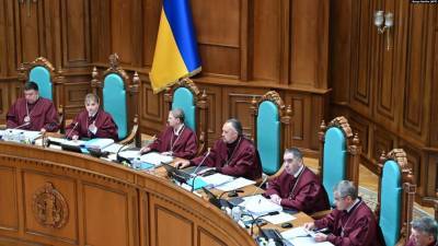 ЕС напомнил Украине о необходимости решить конституционный кризис