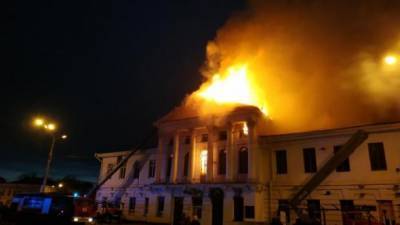 В Полтаве горит историческое здание кинотеатра имени Котляревского