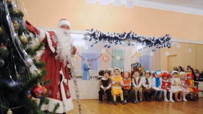 В Крыму на утренниках не будет родителей и "посторонних" Дедов Морозов