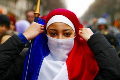 «Равенство» религий во Франции: СМИ боятся шокировать аудиторию словом «христиане»