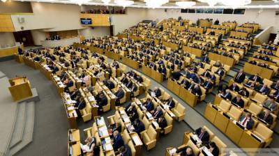 Госдума приняла поправки в закон о невозможности снижения МРОТ